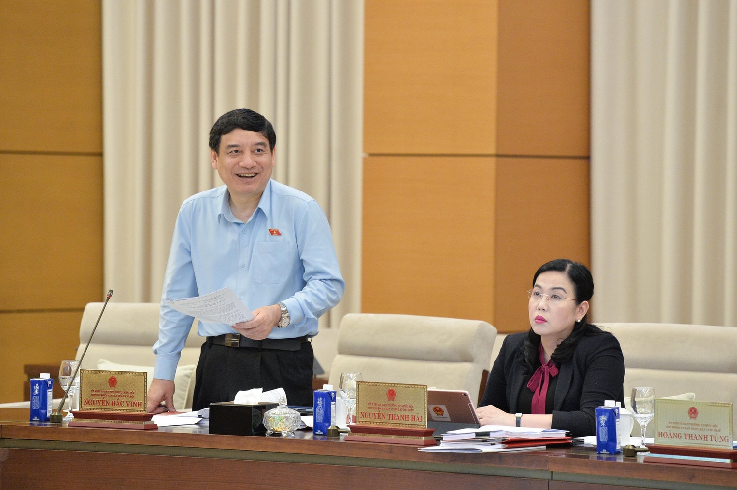 Chủ nhiệm Ủy ban Văn hóa và Xã hội Nguyễn Đắc Vinh phát biểu. Ảnh: Hồ Long