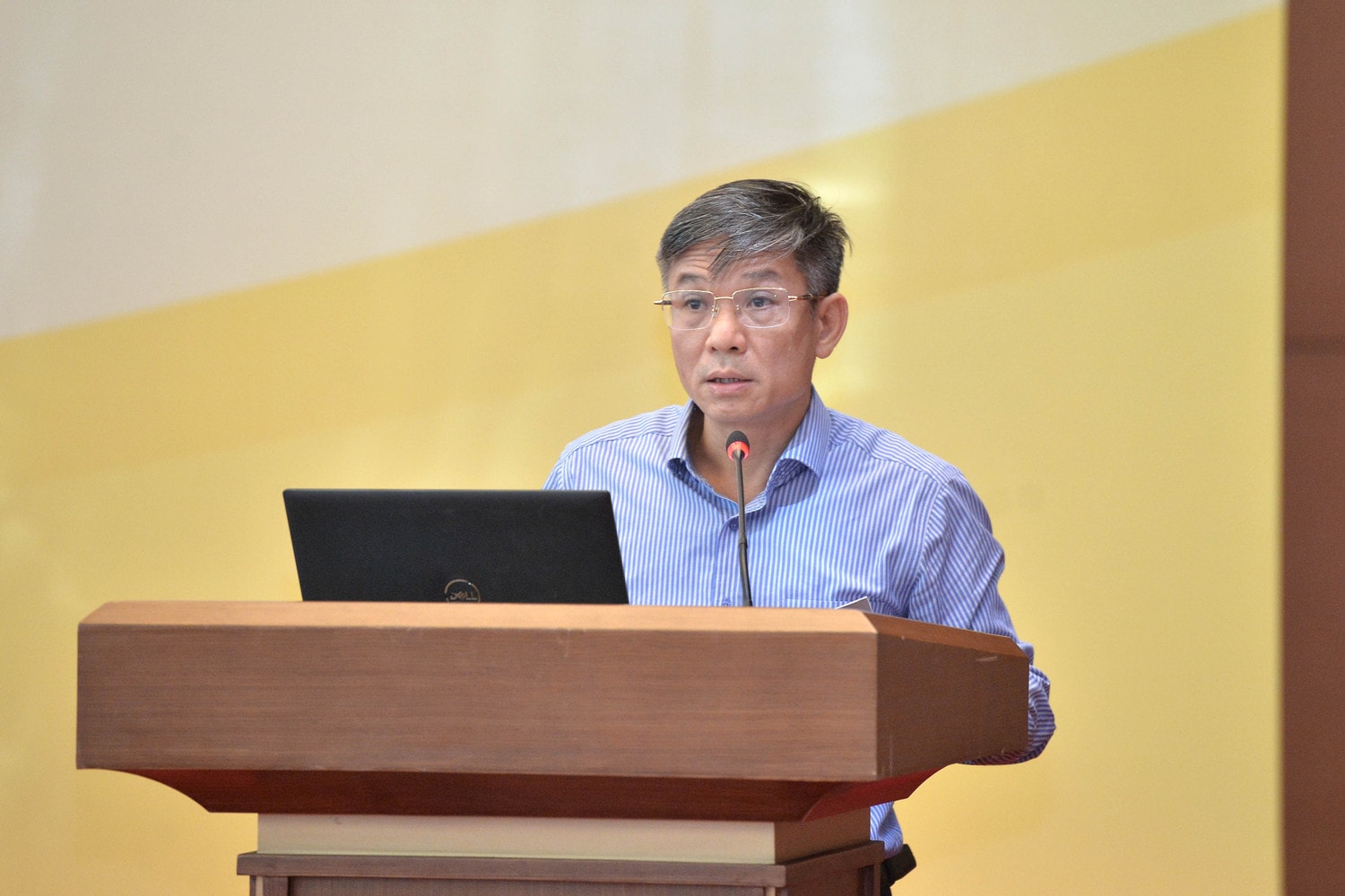 Phó Vụ trưởng Vụ Khoa học công nghệ, môi trường và Vật liệu xây dựng, Bộ Xây dựng Nguyễn Hữu Tiến