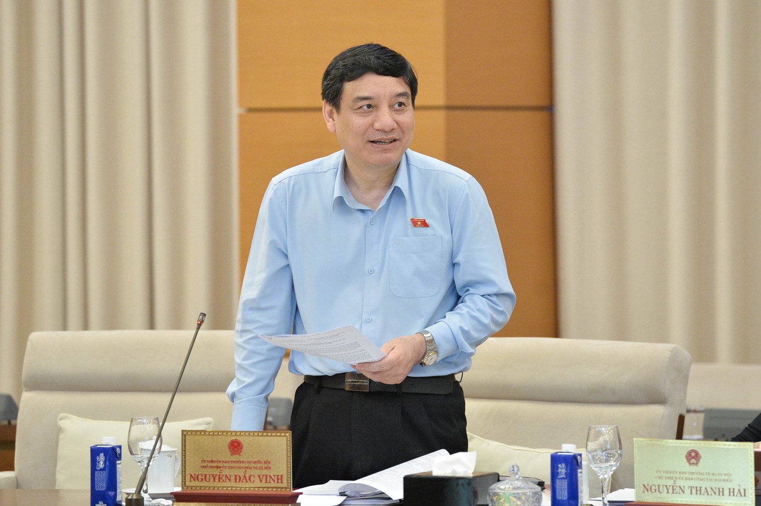 Chủ nhiệm Ủy ban Văn hóa và Xã hội Nguyễn Đắc Vinh phát biểu. Ảnh: Hồ Long