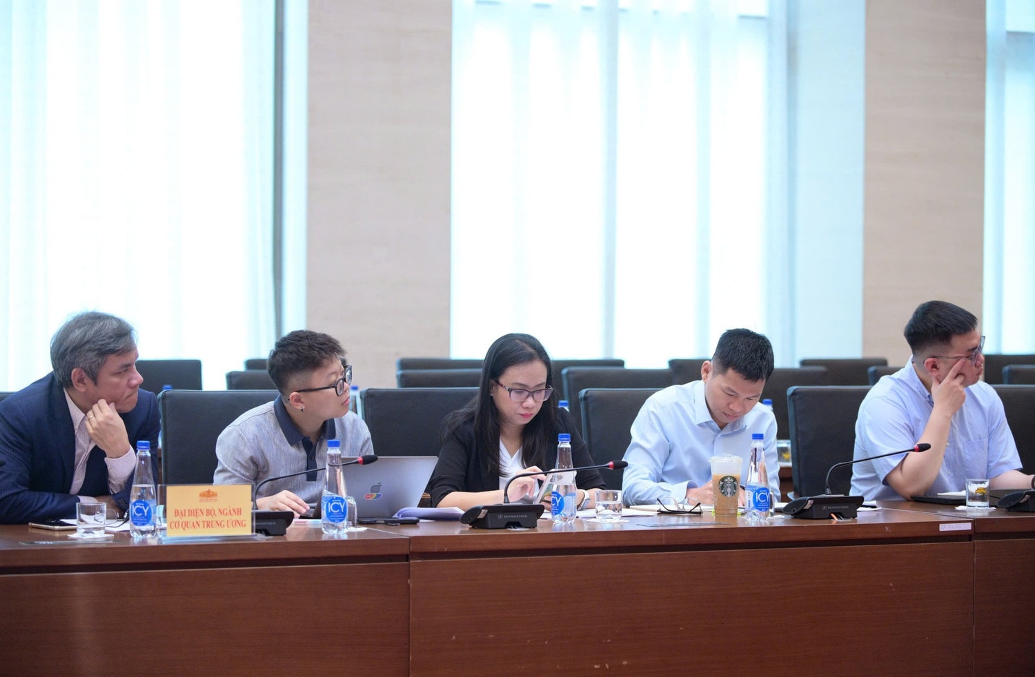 Các đại biểu dự tọa đàm