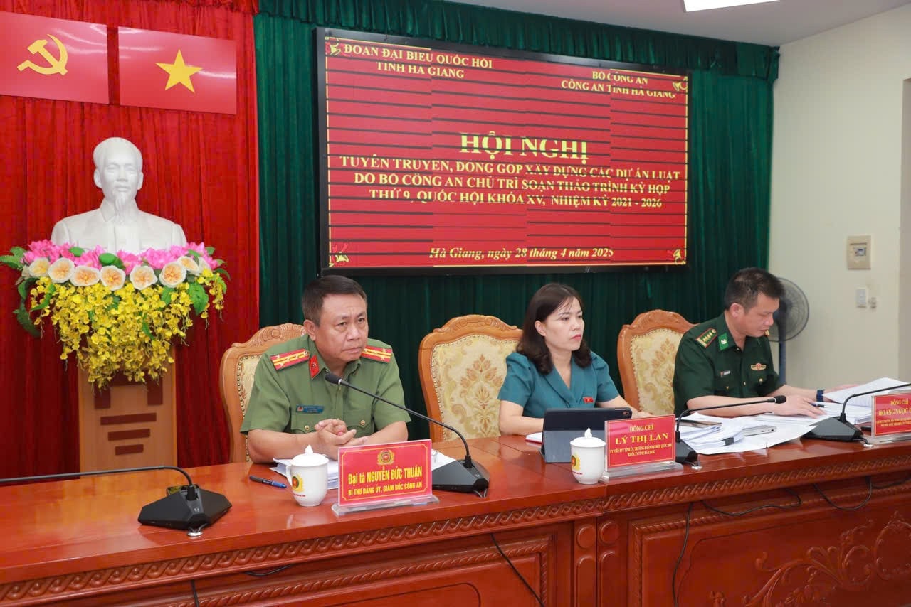 sep-lan-dinh-thuan-chu-tri-hoi-nghi.jpg