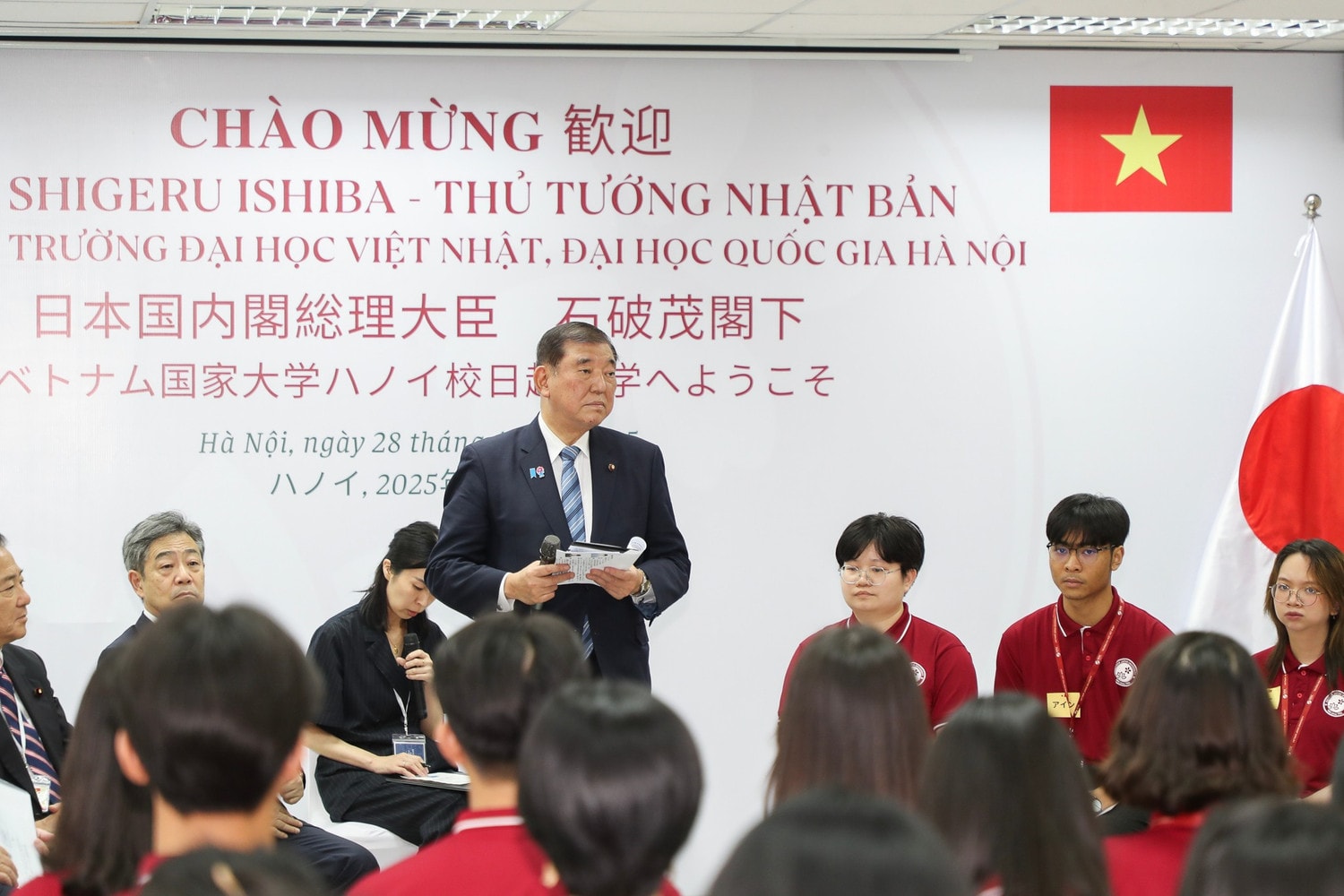 vnu-thu-tuong-nhat-ban-toi-tham-truong-dh-viet-nhat-10.jpg