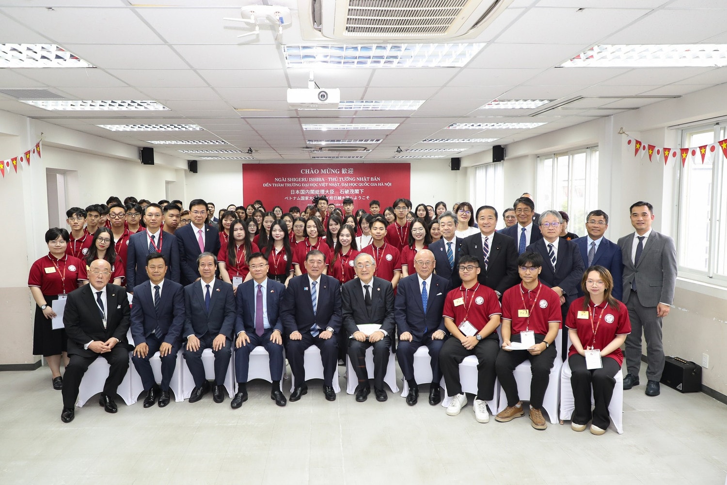 vnu-thu-tuong-nhat-ban-toi-tham-truong-dh-viet-nhat-16.jpg