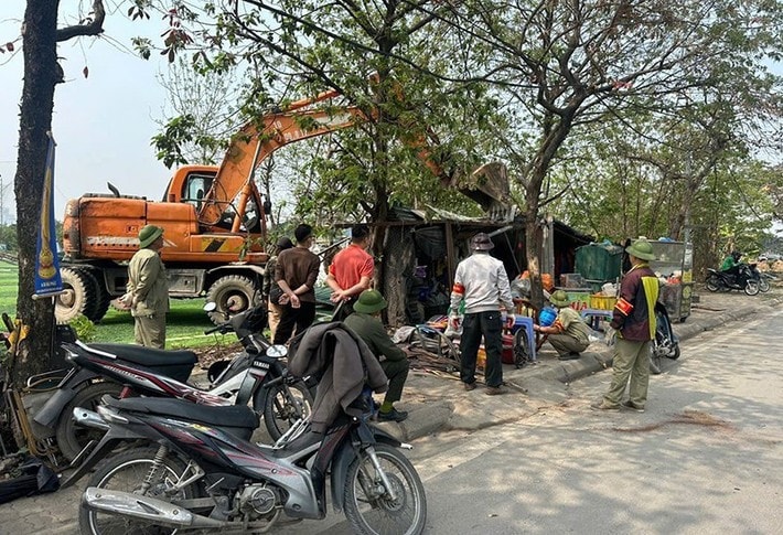 Tháo dỡ các công trình vi phạm trên địa bàn phường Mễ Trì