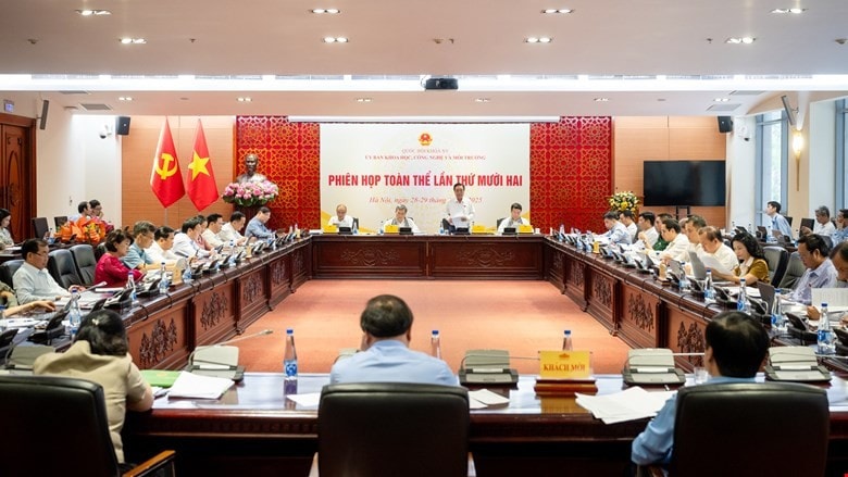 Quang cảnh phiên họp