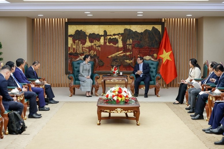 Thủ tướng Phạm Minh Chính tiếp Bộ trưởng Bộ Thương mại Campuchia Cham Nimul và các cán bộ cấp cao của Bộ Thương mại Campuchia. Ảnh: VGP/Nhật Bắc