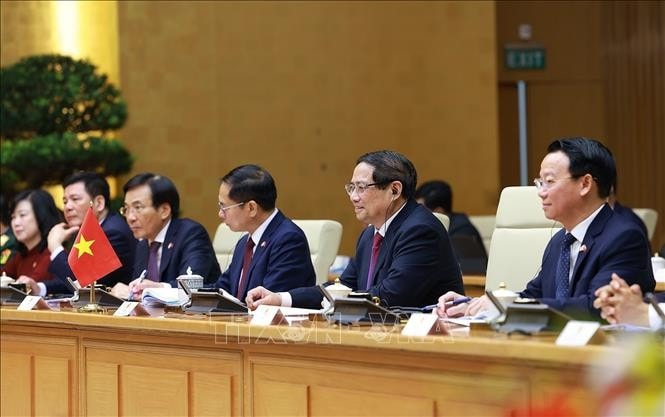 Thủ tướng Phạm Minh Chính và Đoàn Việt Nam tại cuộc hội đàm với Thủ tướng Nhật Bản Ishiba Shigeru. Ảnh: Dương Giang/TTXVN