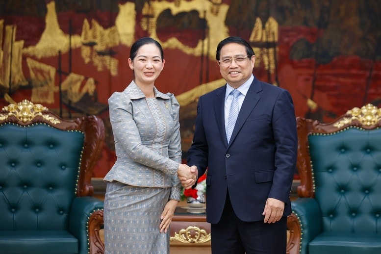 Thủ tướng Phạm Minh Chính và Bộ trưởng Bộ Thương mại Campuchia Cham Nimul. Ảnh: VGP/Nhật Bắc