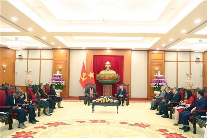 Tổng Bí thư Tô Lâm tiếp Tổng Thư ký Đảng Mặt trận giải phóng Mozambique (FRELIMO) Chakil Felizardo Aboobacar. Ảnh: Thống Nhất/TTXVN
