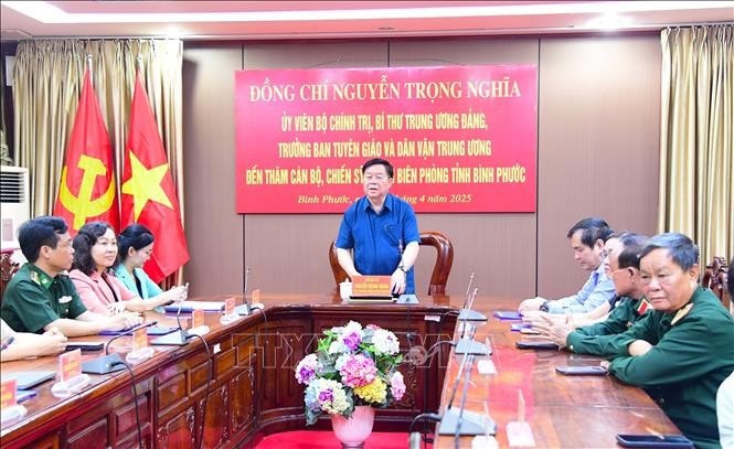 Trưởng Ban Tuyên giáo và Dân vận Trung ương Nguyễn Trọng Nghĩa thăm và làm việc với cán bộ, chiến sĩ Bộ Chỉ huy Bộ đội Biên phòng tỉnh Bình Phước.