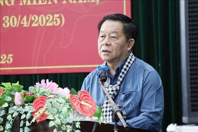 Trưởng Ban Tuyên giáo và Dân vận Trung ương Nguyễn Trọng Nghĩa phát biểu tại buổi làm việc, tặng quà cho gia đình chính sách tiêu biểu trên địa bàn huyện Lộc Ninh.
