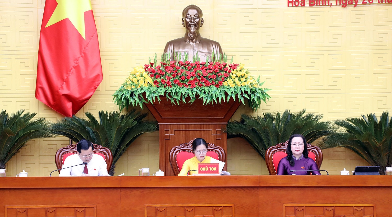 Chủ tọa điều hành kỳ họp. Ảnh: Trọng Hiếu