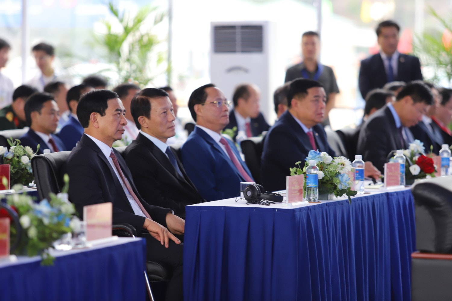 Các đại biểu tham dự buổi lễ khánh thành