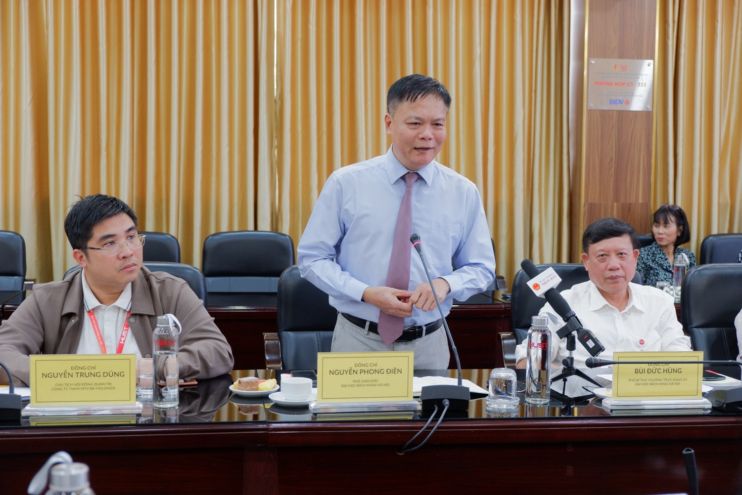 PGS.TS. Nguyễn Phong Điền, Phó Giám đốc Đại học Bách khoa Hà Nội làm rõ một số vấn đề Đoàn giám sát quan tâm