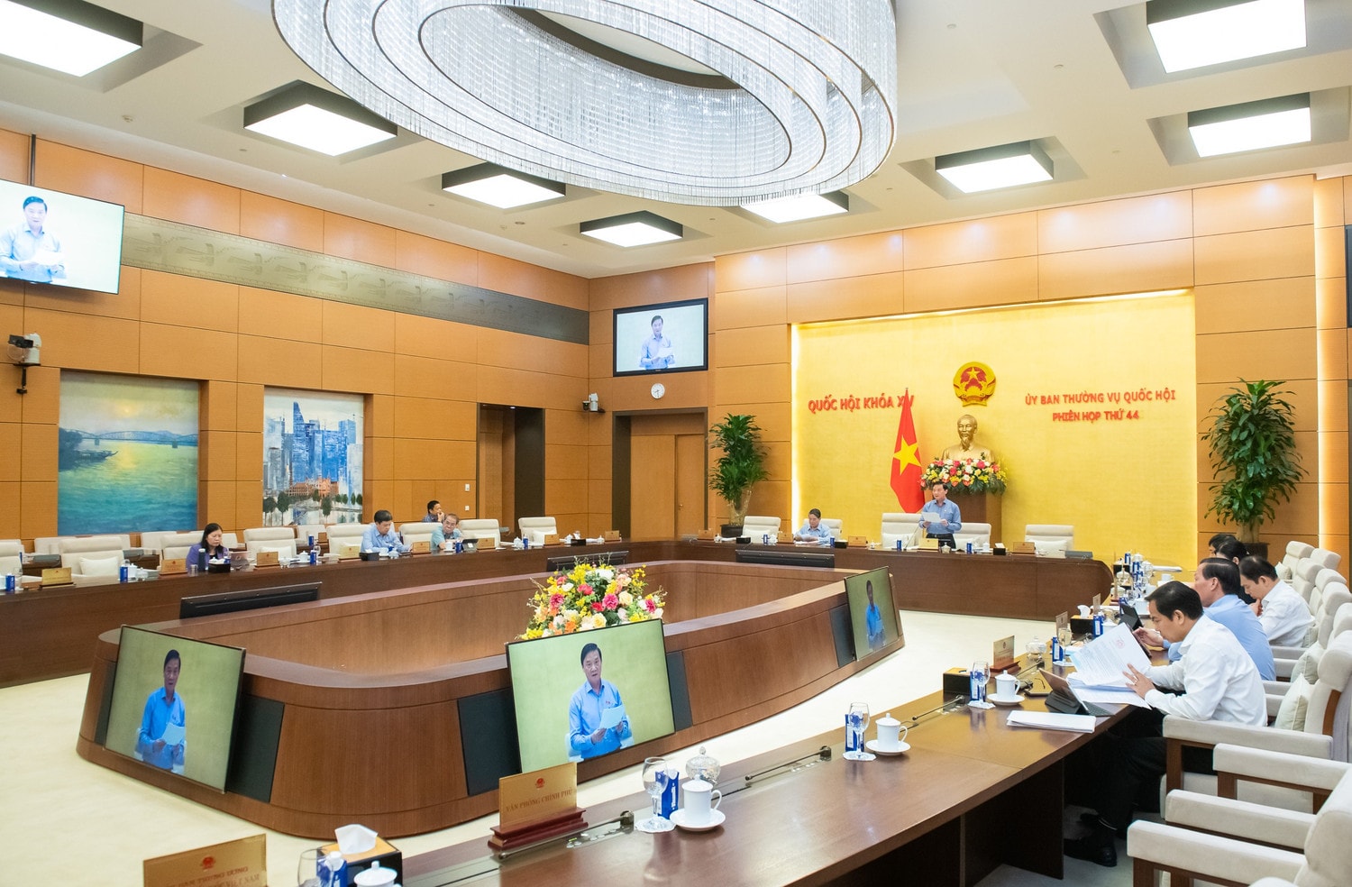 Quang cảnh phiên họp. Ảnh: Hồ Long