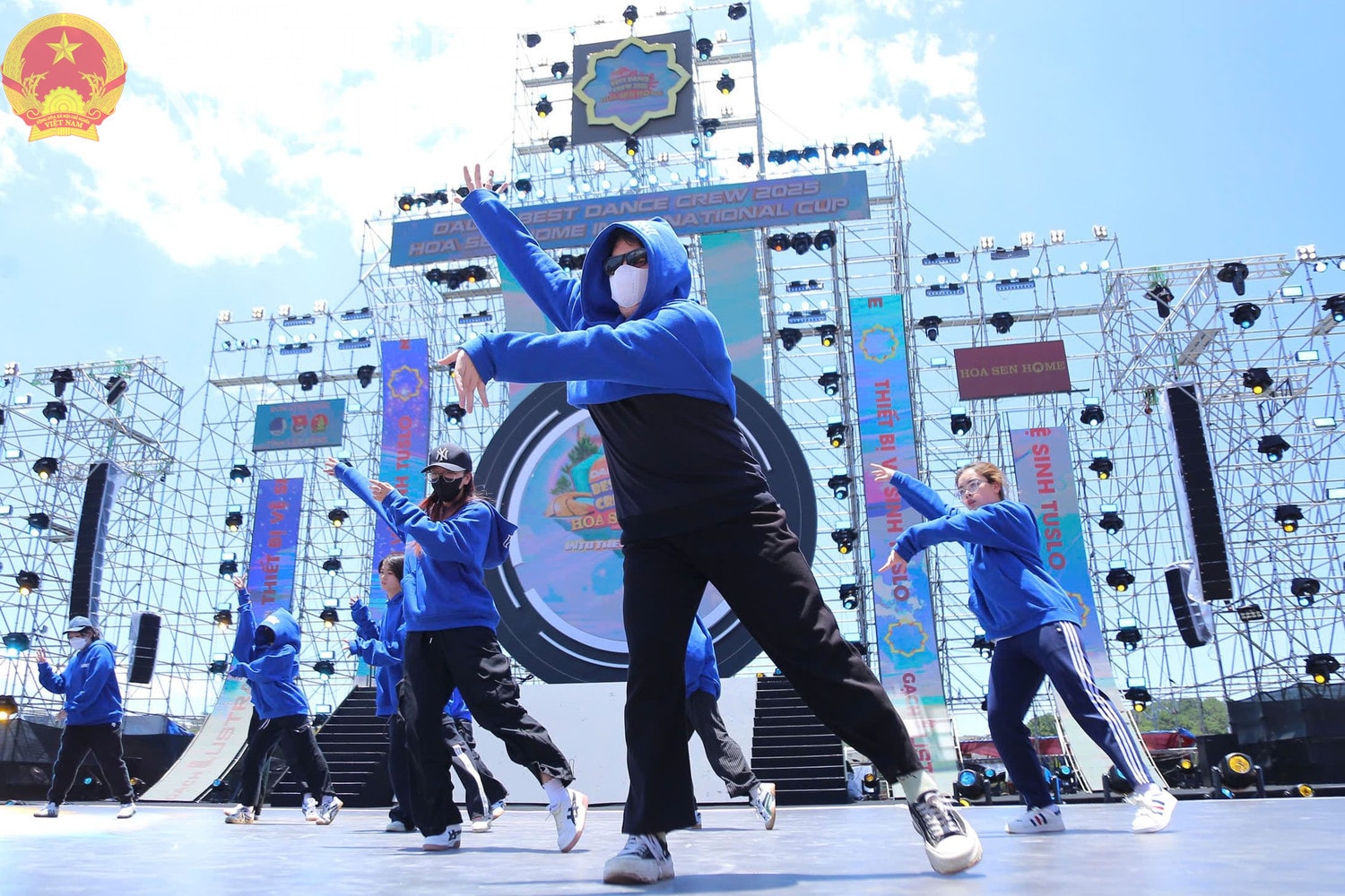 dbnd_tl_halo-dance-team-2.jpg