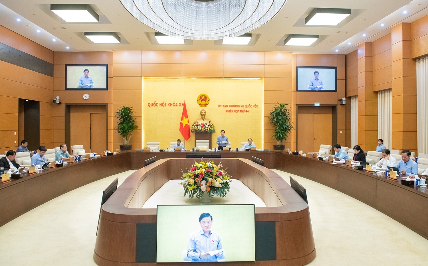 Quang cảnh phiên họp. Ảnh: Hồ Long