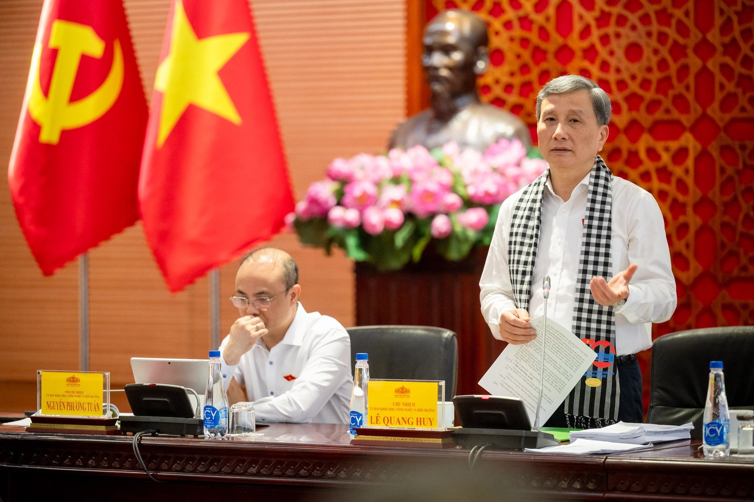 Chủ nhiệm Ủy ban Khoa học, Công nghệ và Môi trường Lê Quang Huy phát biểu tại phiên họp