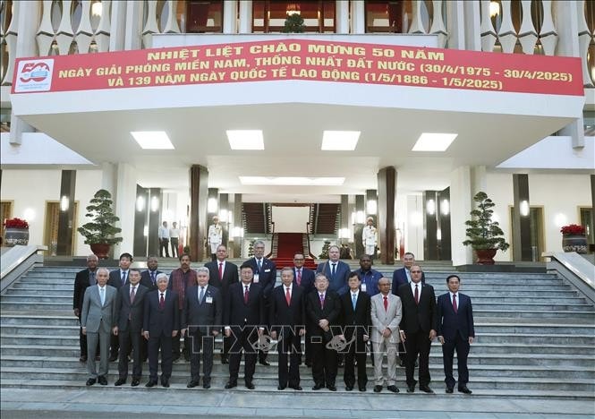 Tổng Bí thư Tô Lâm và đại biểu cùng các Trưởng đoàn chính đảng các nước chụp ảnh chung. Ảnh: Thống Nhất/TTXVN