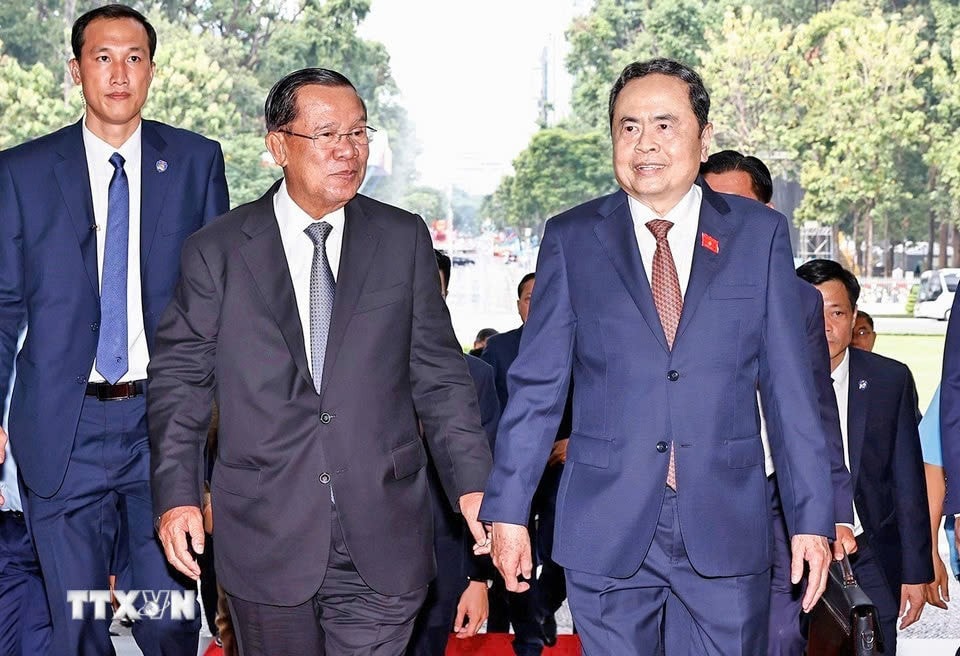 Chủ tịch Quốc hội Trần Thanh Mẫn và Chủ tịch Thượng viện Vương quốc Campuchia Samdech Techo Hun Sen. Ảnh: Doãn Tấn - TTXVN