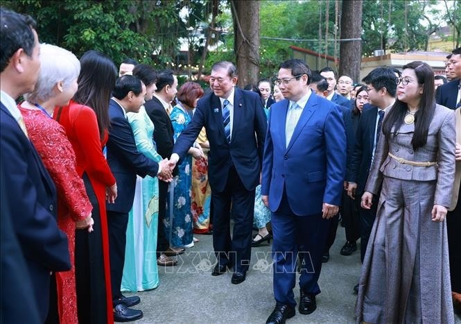 Thủ tướng Phạm Minh Chính và Phu nhân cùng Thủ tướng Nhật Bản Ishiba Shigeru và Phu nhân tham quan Bảo tàng Lịch sử quốc gia. Ảnh: Dương Giang/TTXVN