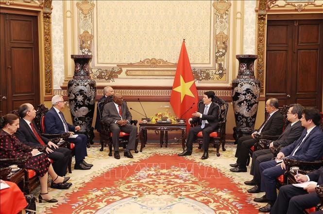Chủ tịch nước Lương Cường tiếp Phó Chủ tịch nước Cuba Salvador Valdes Mesa. Ảnh: Lâm Khánh/TTXVN