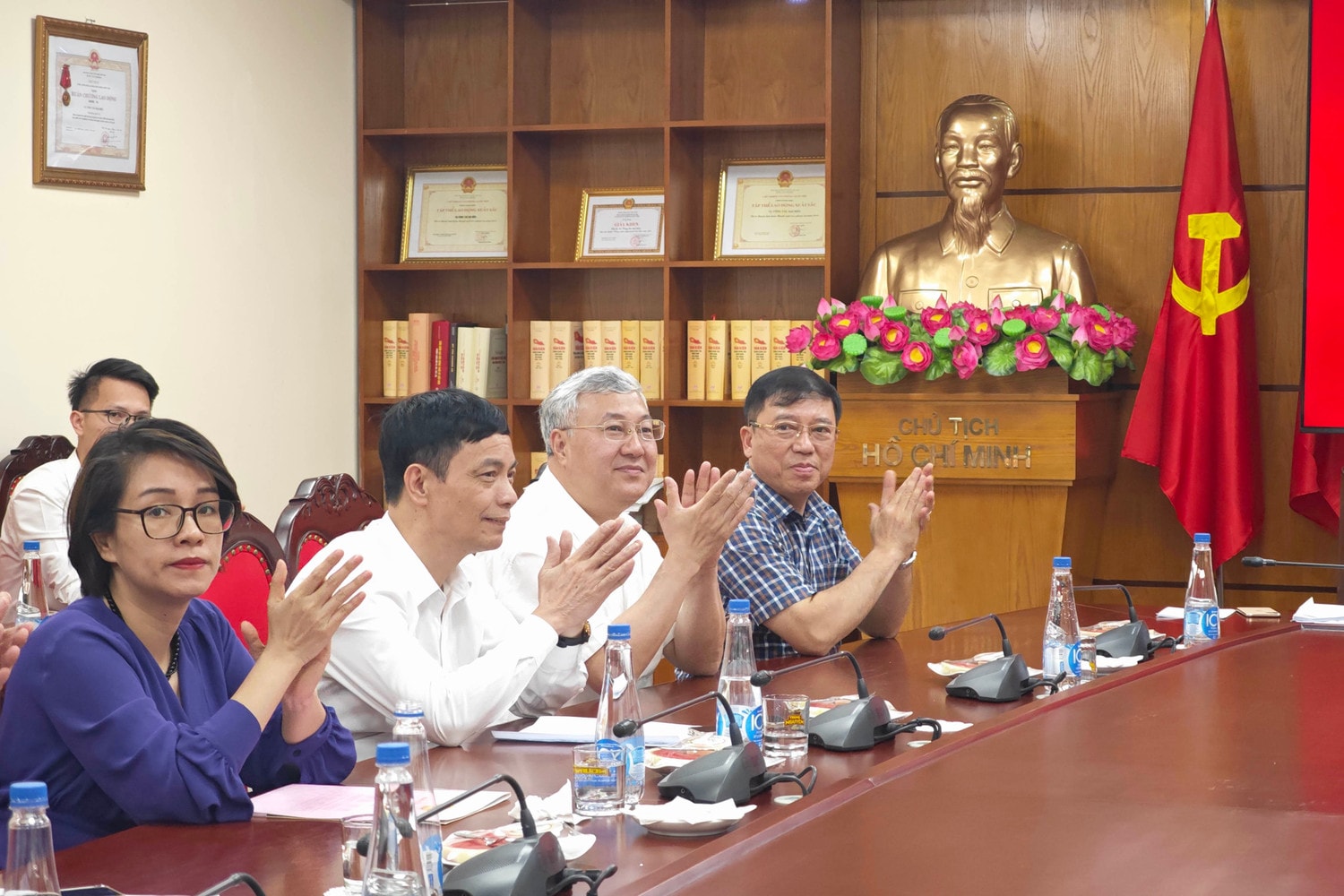 Các đại biểu tham dự Lễ trao Quyết định