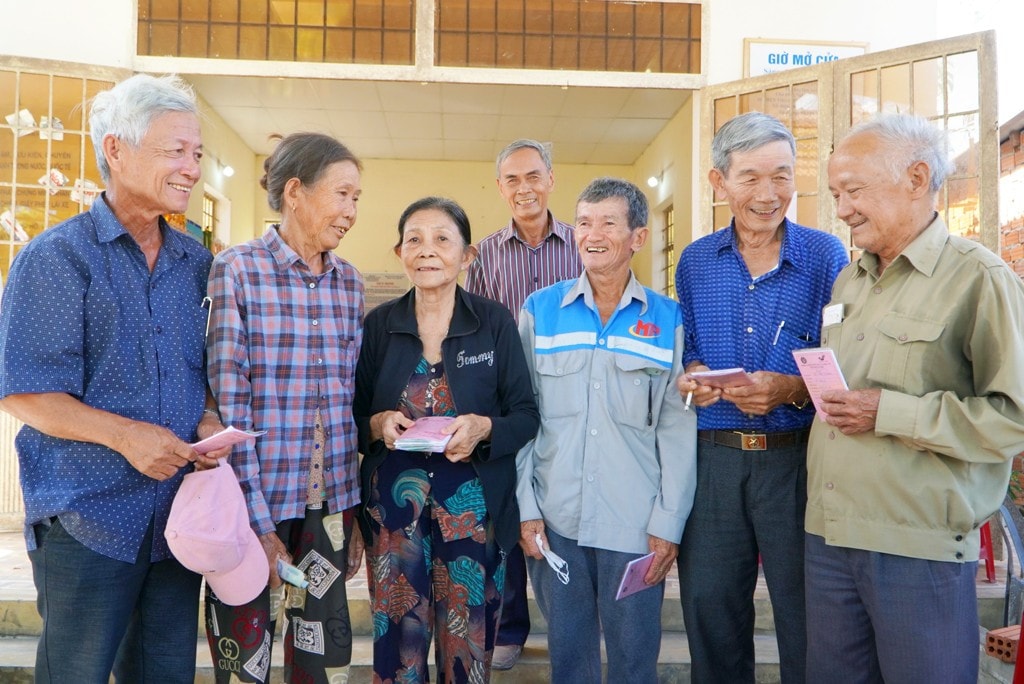 BHXH Việt Nam lấy người dân và doanh nghiệp làm trung tâm, bảo đảm quyền lợi tốt nhất cho người tham gia.