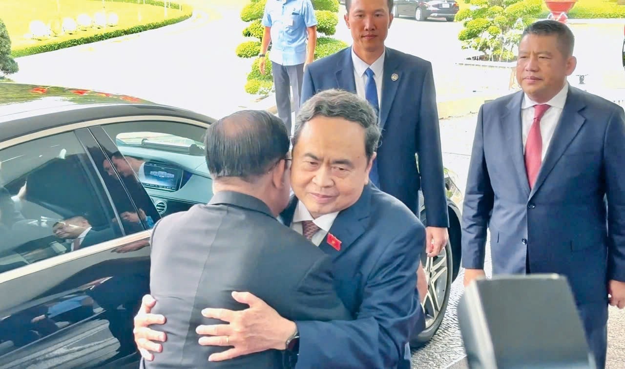 Chủ tịch Quốc hội Trần Thanh Mẫn và Chủ tịch Thượng viện Vương quốc Campuchia Samdech Techo Hun Sen