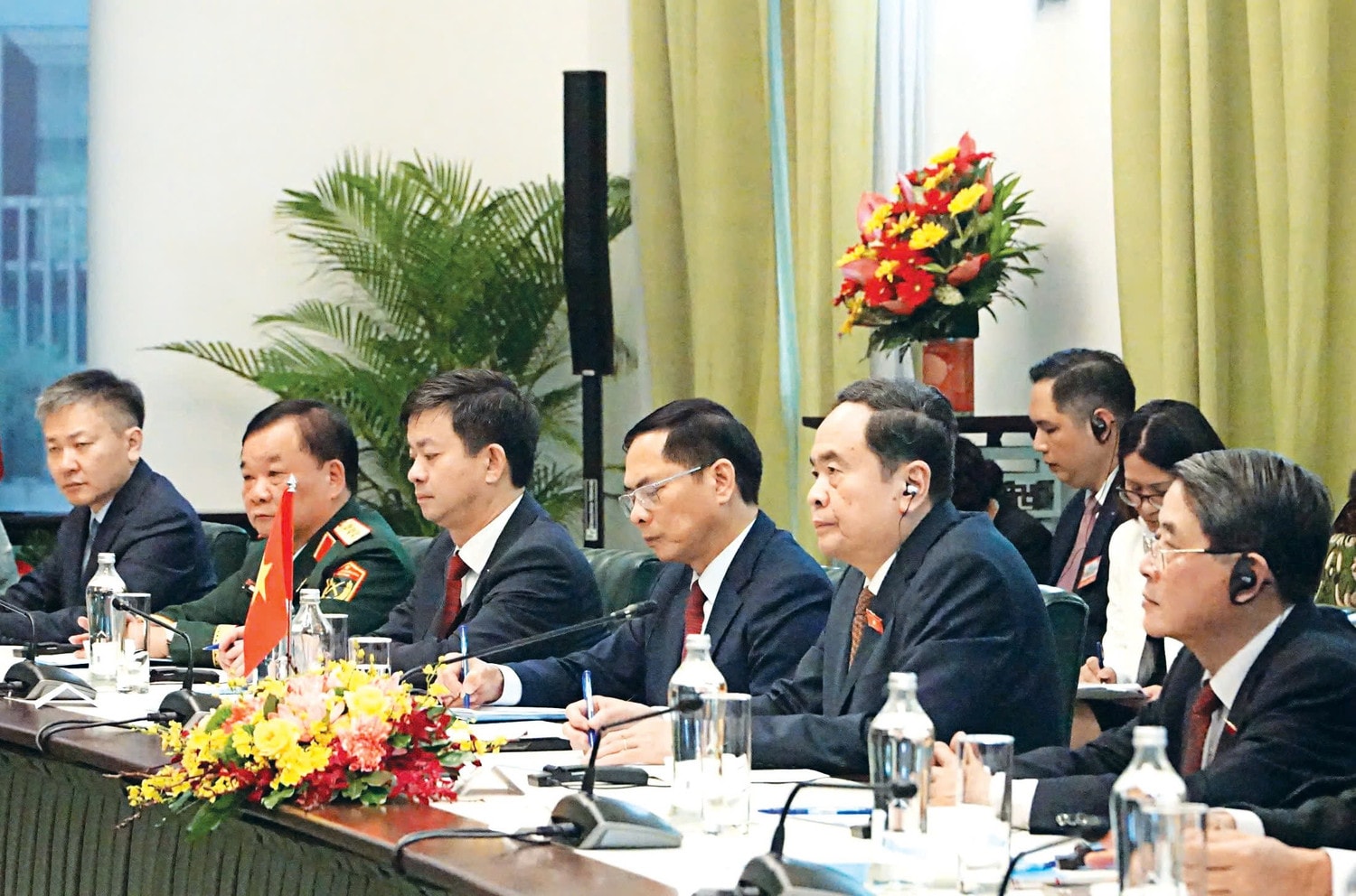 Chủ tịch Quốc hội Trần Thanh Mẫn và các đại biểu Việt Nam tại cuộc tiếp. Ảnh: P. Thúy