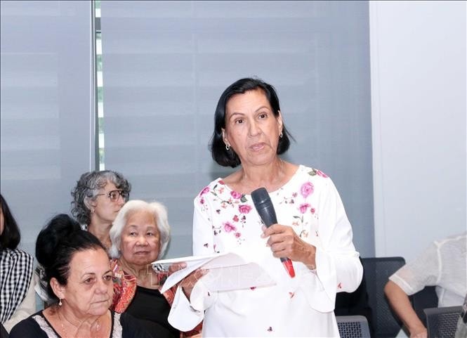Vụ trưởng Vụ châu Á và châu Đại Dương, Viện Cuba hữu nghị với các dân tộc Alicia Corredera Morales phát biểu tại buổi gặp mặt. Ảnh: Xuân Khu/TTXVN