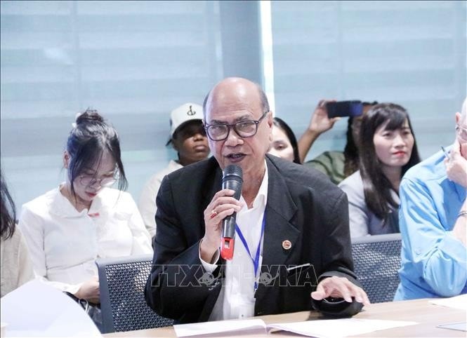 Chủ tịch Hội đồng Hòa bình Thế giới Pallab Sengupta phát biểu phát biểu tại buổi gặp mặt. Ảnh: Xuân Khu/TTXVN