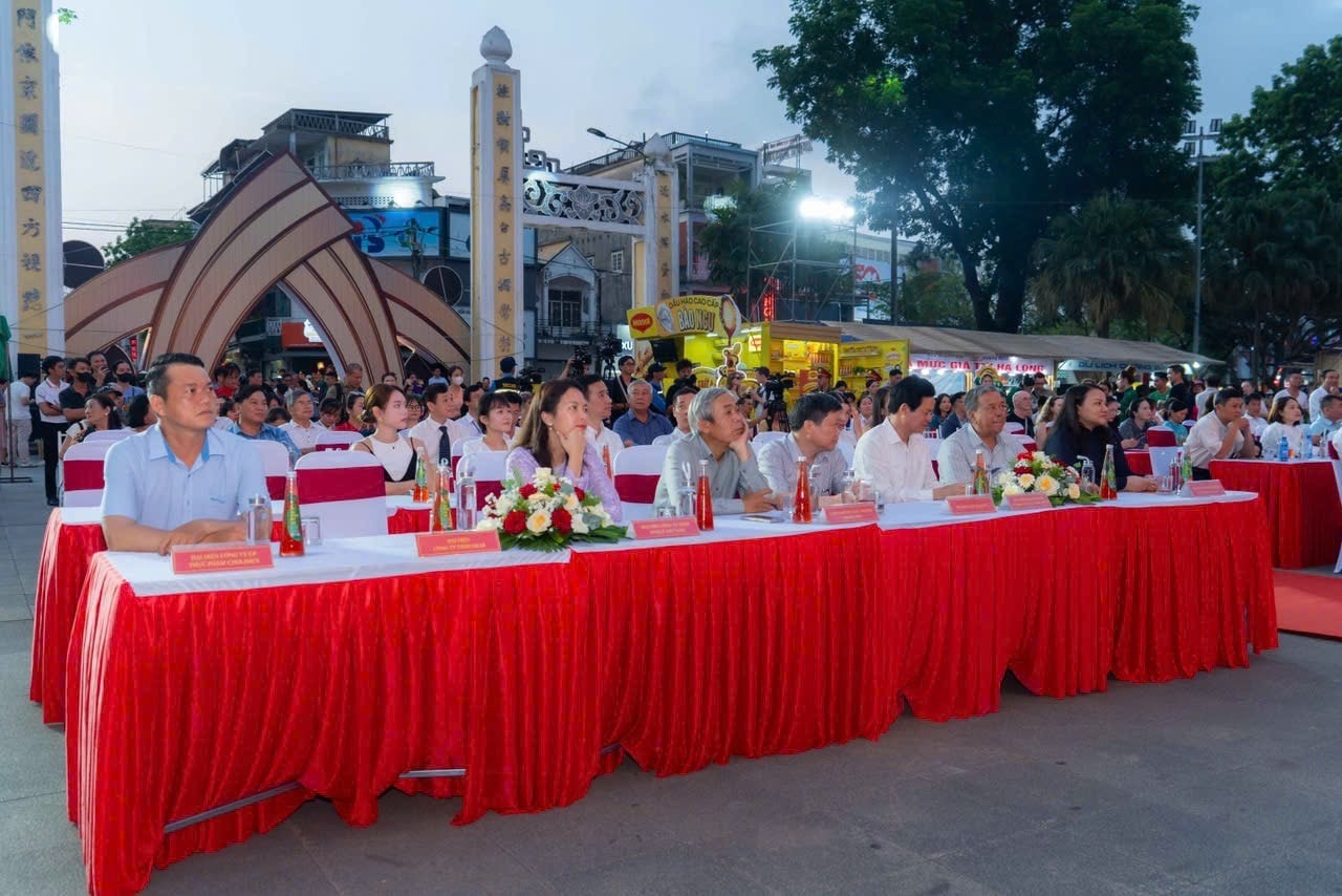 le-khai-mac-hue-kinh-do-am-thuc-2025.jpg