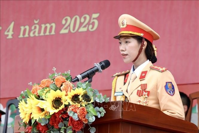Đại diện học viên tham gia khối diễu binh phát biểu cảm nghĩ sau khi hoàn thành nhiệm vụ tại lễ kỷ niệm.