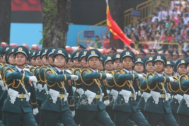 Khối Sĩ quan Phòng không - Không quân tiến qua lễ đài. Ảnh: TTXVN