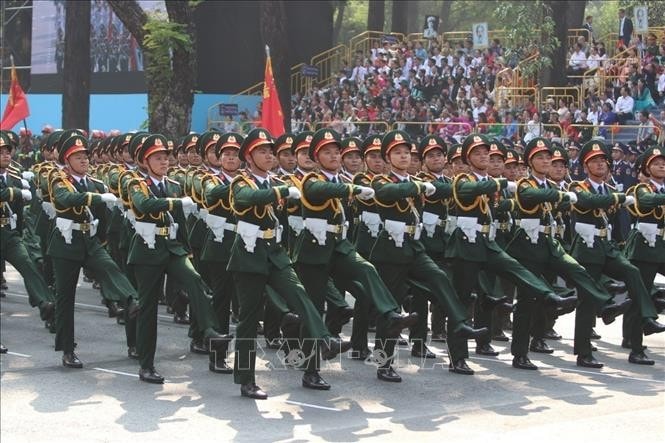 Khối Sĩ quan Lục quân tiến qua lễ đài. Ảnh: TTXVN