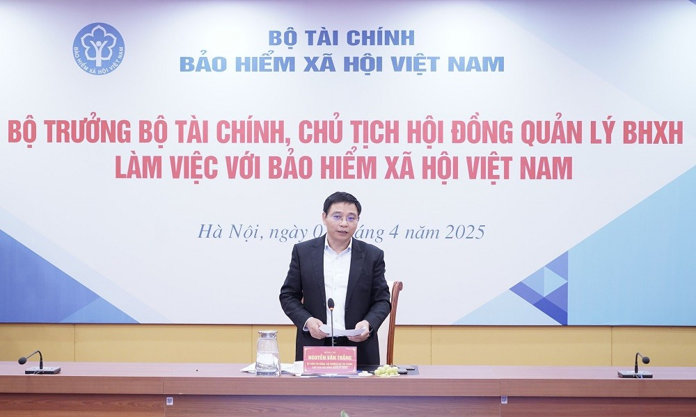 Bộ trưởng Bộ Tài Chính Nguyễn Văn Thắng yêu cầu Thủ trưởng các đơn vị BHXH Việt Nam tiếp tục phát huy tinh thần trách nhiệm người đứng đầu.