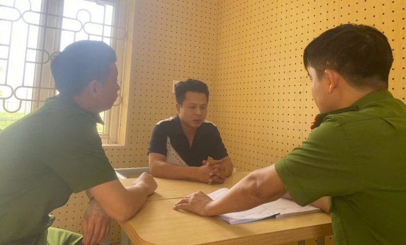 Bắt giữ 2 đối tượng đe dọa, yêu cầu Cảnh sát giao thông chuyển tiền -0