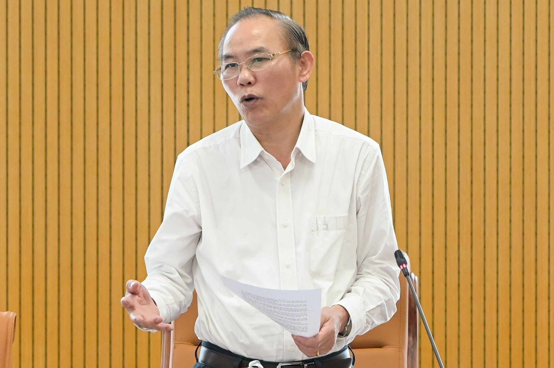 Thứ trưởng Phùng Đức Tiến