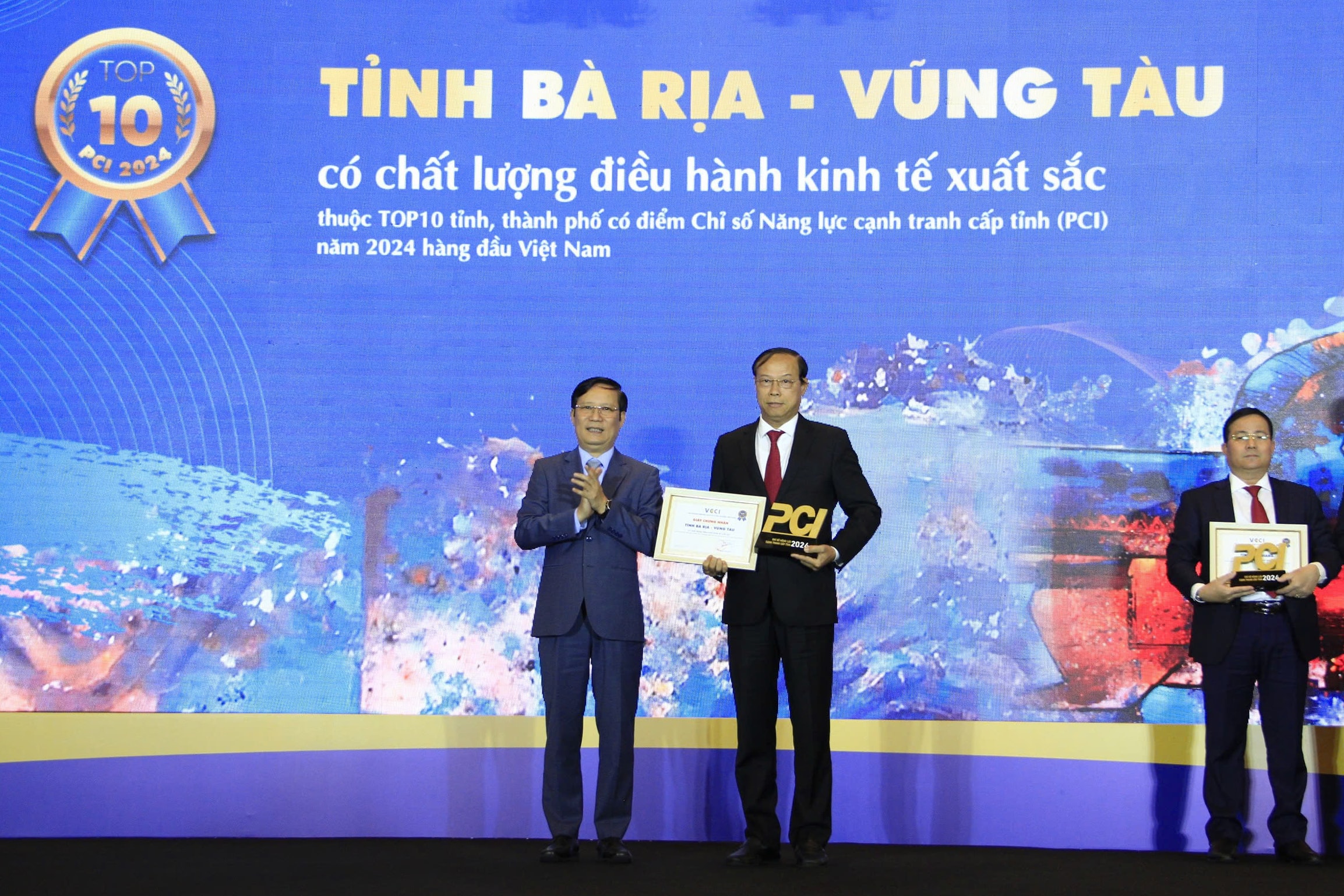 Chủ tịch UBND tỉnh Bà Rịa - Vũng Tàu Nguyễn Văn Thọ (bên phải) tại lễ công bố PCI 2024