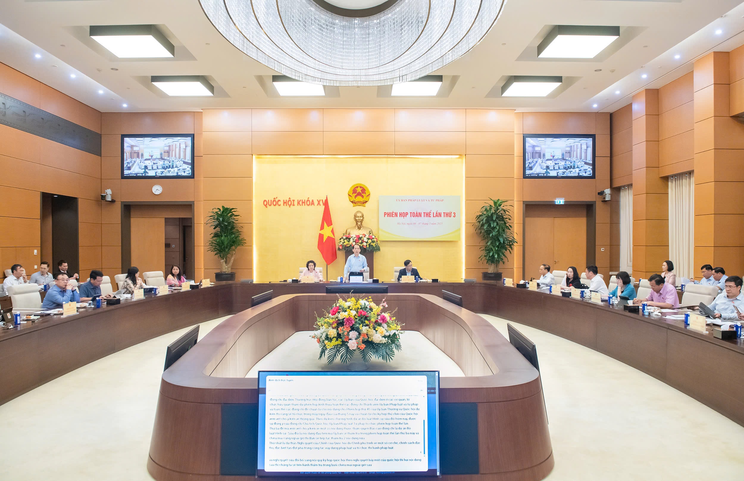 Quang cảnh phiên họp