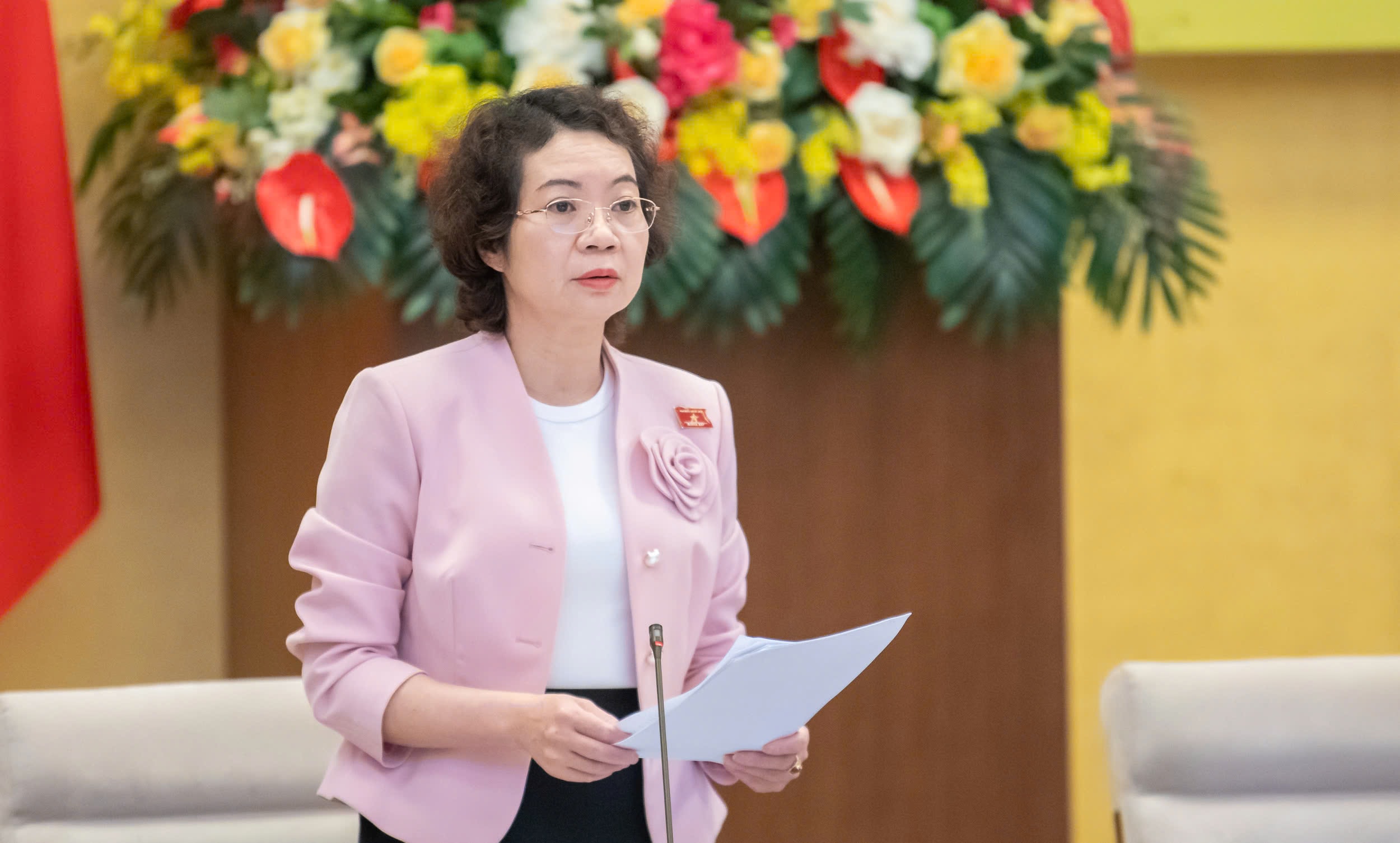 Phó Chủ nhiệm Ủy ban Pháp luật và Tư pháp Mai Thị Phương Hoa phát biểu