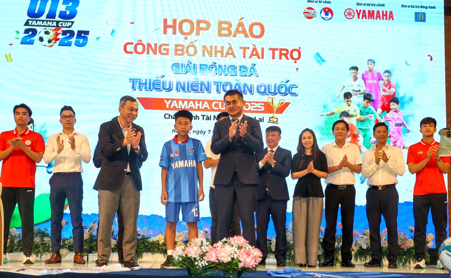 trao-ao-cau-thu.jpg