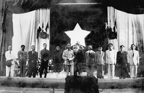 chu-tich-ho-chi-minh-voi-cuoc-tong-tuyen-cu-dau-tien-bau-quoc-hoi-nuoc-viet-nam-dan-chu-cong-hoa-nam-1946-n3.jpg