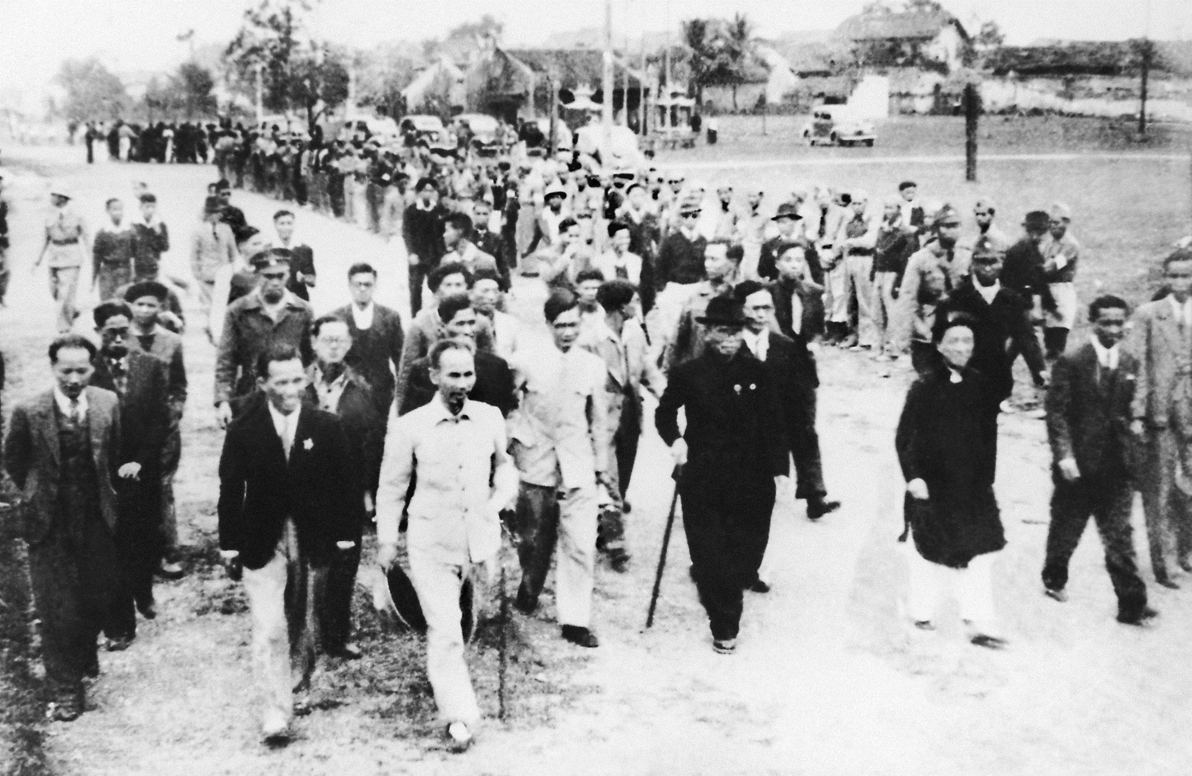 chu-tich-ho-chi-minh-voi-cuoc-tong-tuyen-cu-dau-tien-bau-quoc-hoi-nuoc-viet-nam-dan-chu-cong-hoa-nam-1946.jpg