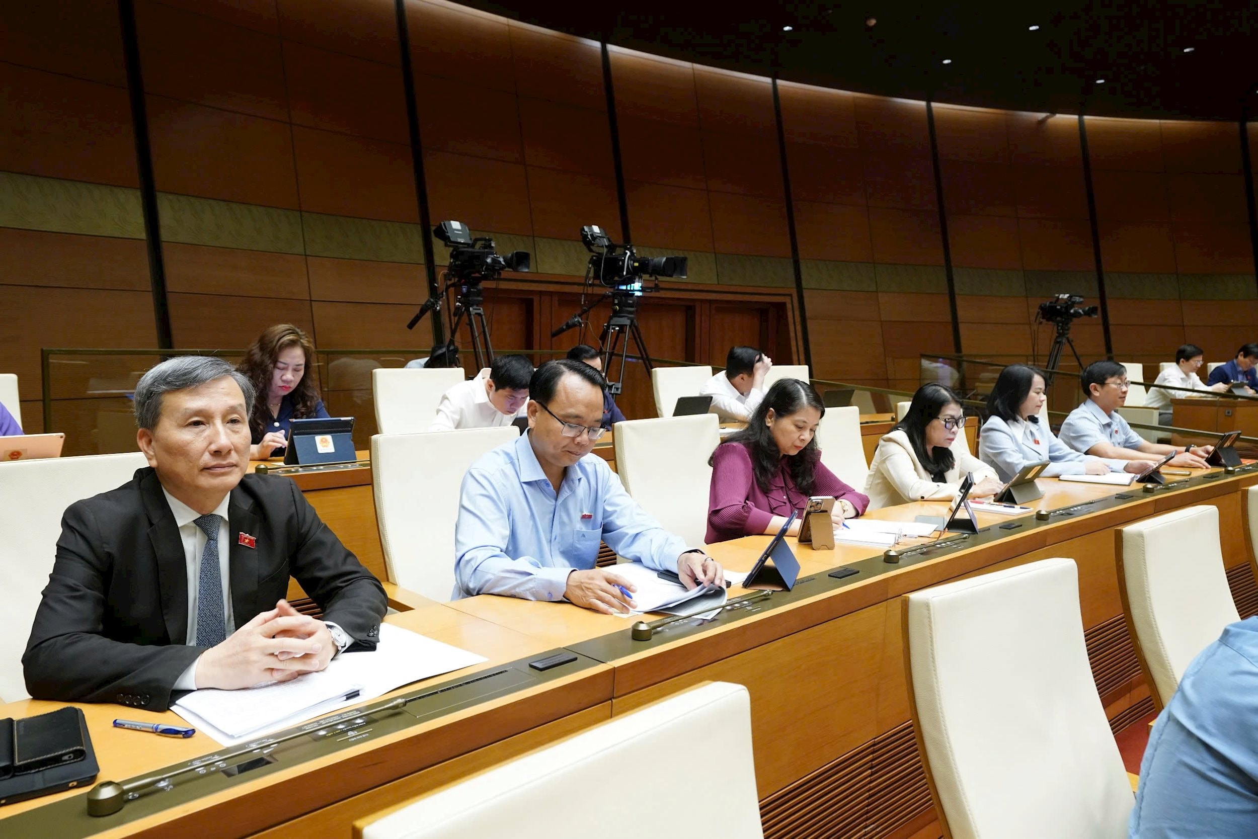 Các ĐBQH Đoàn Bình Thuận tham dự phiên họp. Ảnh: Hồ Long