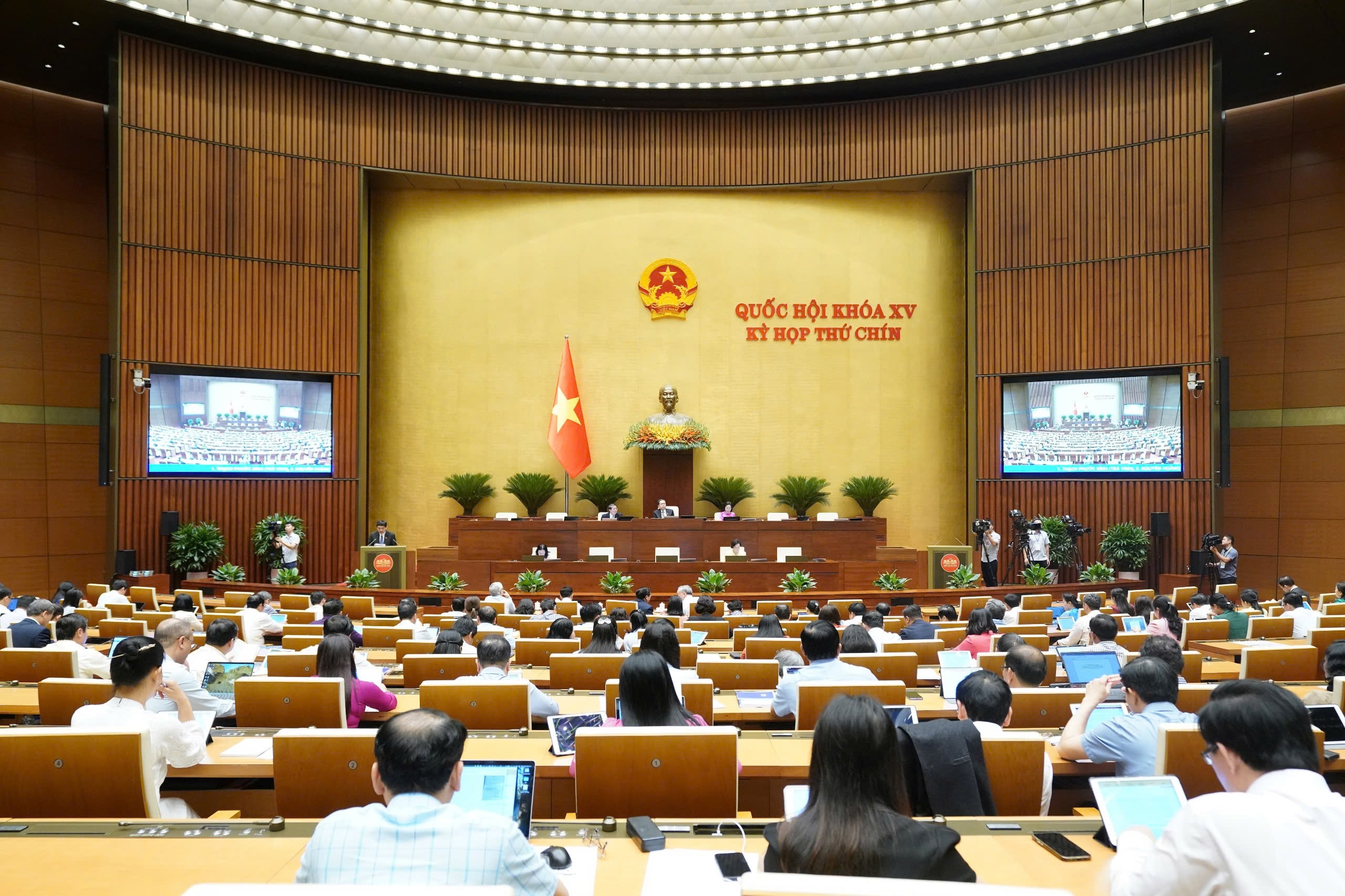 Toàn cảnh Phiên họp