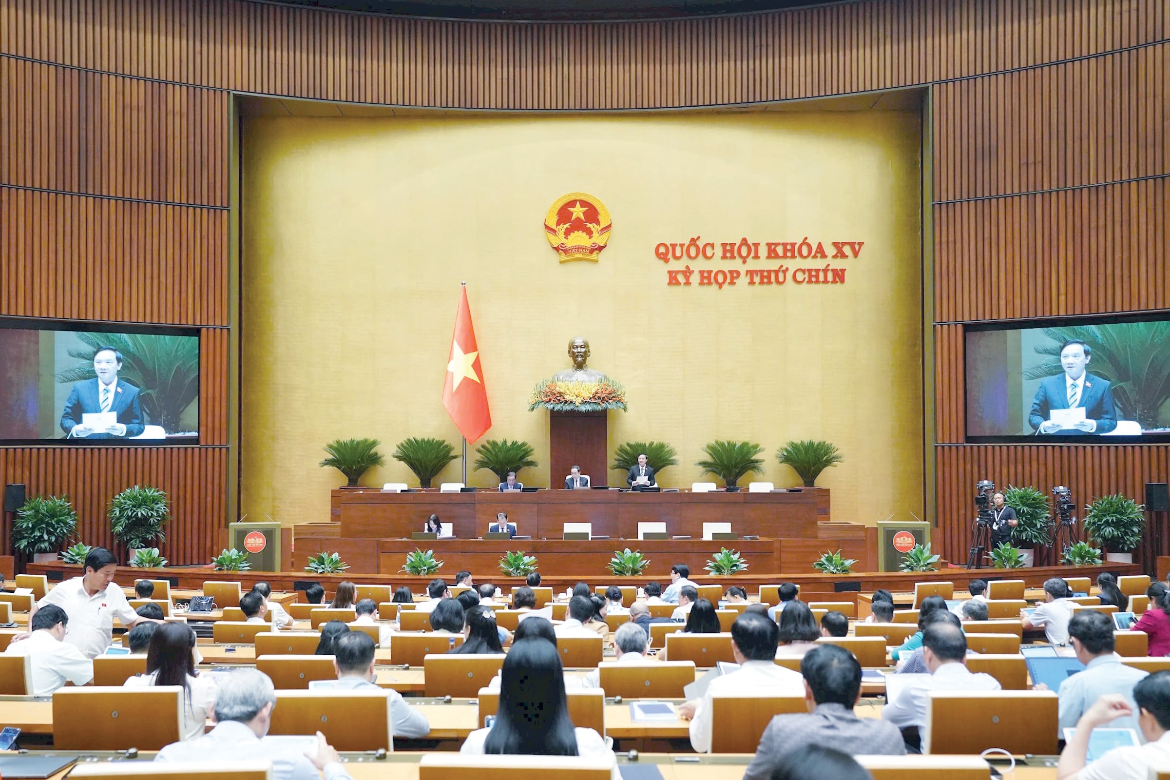 Quang cảnh phiên họp. Ảnh: Hồ Long