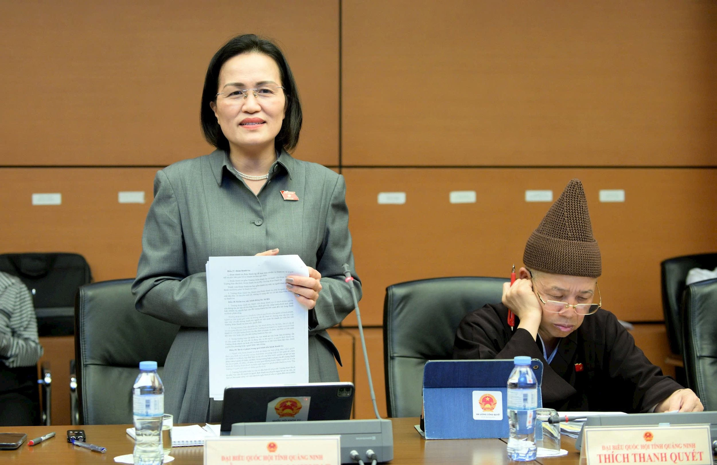 Đại biểu Trần Thị Kim Nhung (Quảng Ninh) phát biểu ý kiến thảo luận. Ảnh: T. Tâm