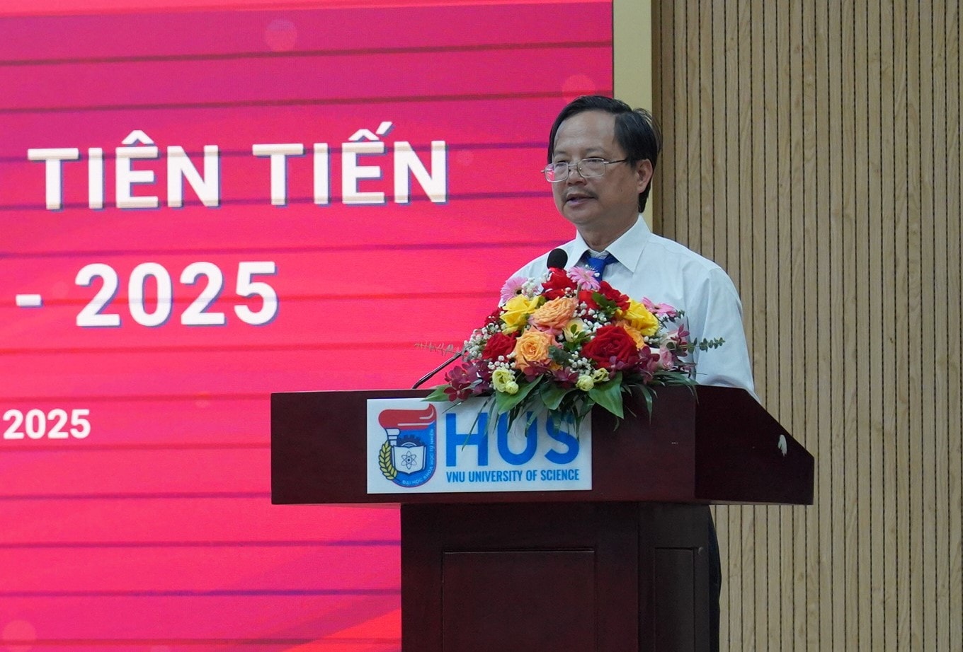 GS. TSKH Vũ Hoàng Linh giữ chức Chủ tịch Hội đồng Trường và GS.TS. Lê Thanh Sơn giữ chức vụ Hiệu trưởng Trường Đại học Khoa học Tự nhiên
